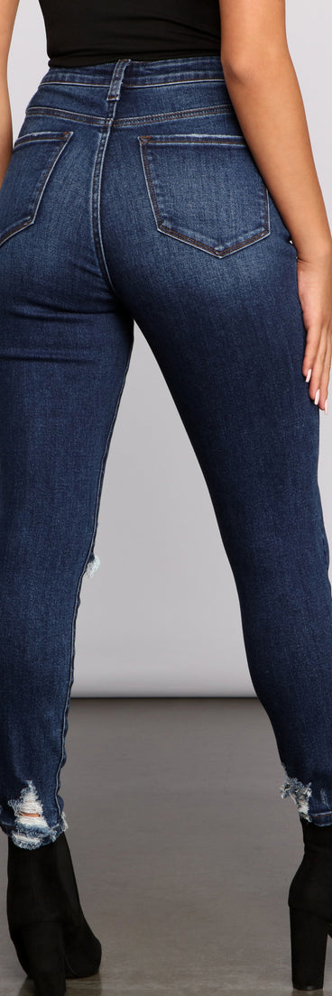 So Extra High Rise Destructed Skinny Jeans provides a stylish start to creating your best summer outfits of the season with on-trend details for 2023!