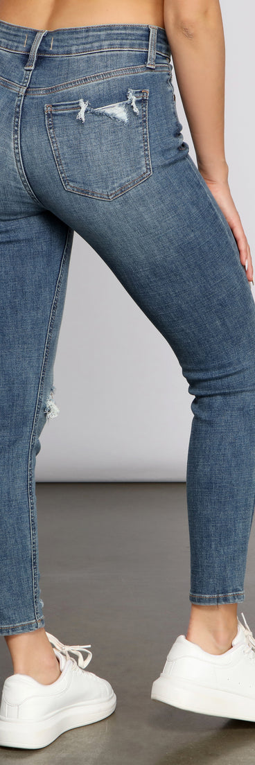 Josie Mid-Rise Cropped Skinny Jeans provides a stylish start to creating your best summer outfits of the season with on-trend details for 2023!