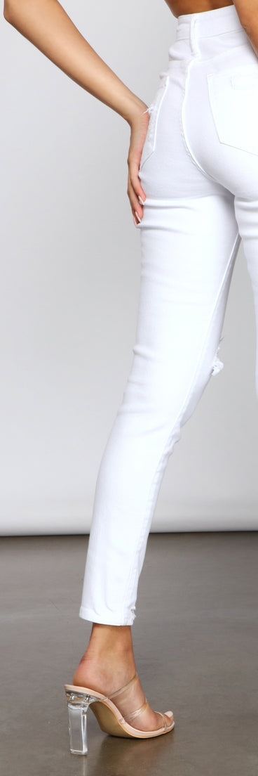 The Classic Distressed High Rise Skinny Jeans provides a stylish start to creating your best summer outfits of the season with on-trend details for 2023!