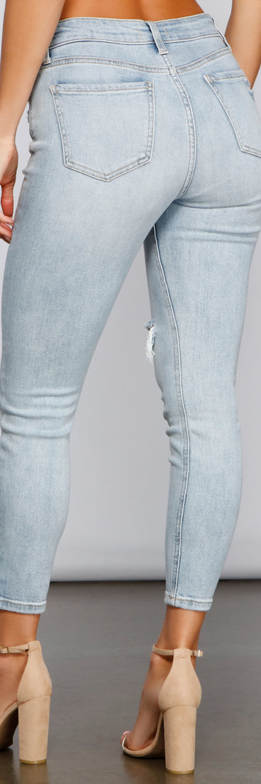 Clara High Rise Distressed Details Skinny Jeans provides a stylish start to creating your best summer outfits of the season with on-trend details for 2023!