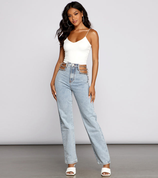 High-Rise Chic Chain Waist Boyfriend Jeans provides a stylish start to creating your best summer outfits of the season with on-trend details for 2023!