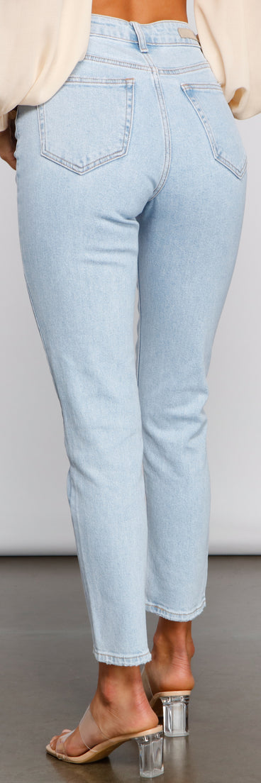 High Rise Chic Cropped Jeans provides a stylish start to creating your best summer outfits of the season with on-trend details for 2023!