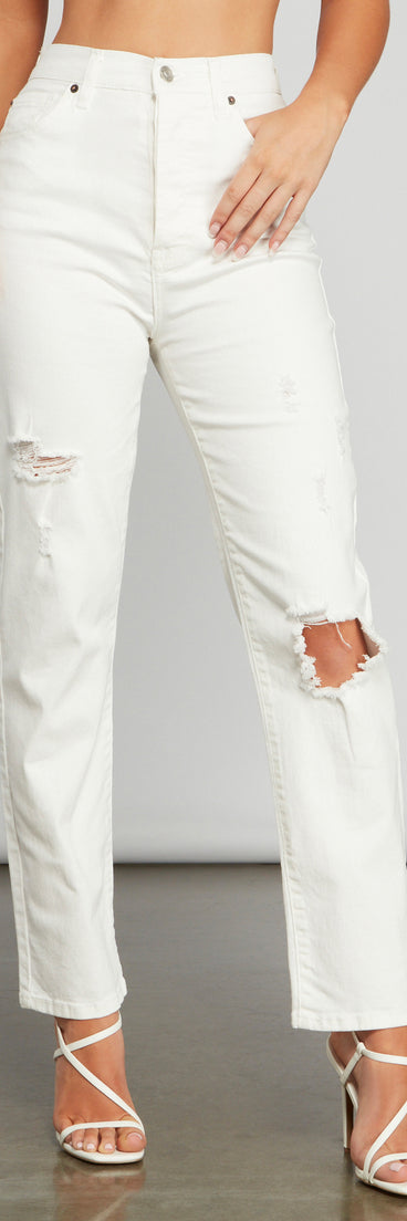 Iconic High Rise Destructed Boyfriend Jeans provides a stylish start to creating your best summer outfits of the season with on-trend details for 2023!