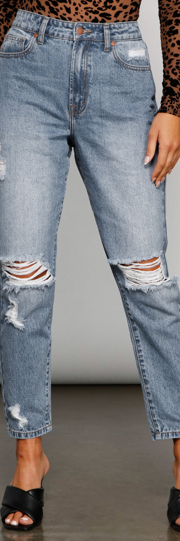 Ella High-Rise Destructed Cropped Jeans is a trendy pick to create 2023 festival outfits, festival dresses, outfits for concerts or raves, and complete your best party outfits!