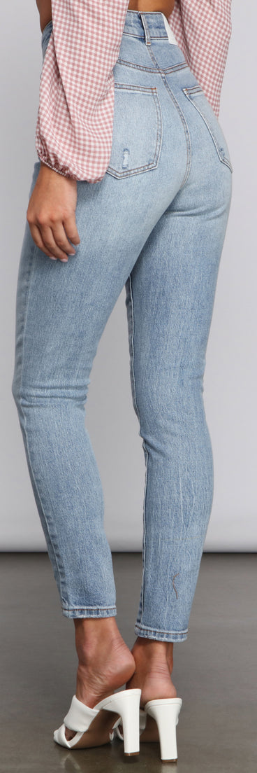 Classic Staple High Rise Skinny Jeans provides a stylish start to creating your best summer outfits of the season with on-trend details for 2023!