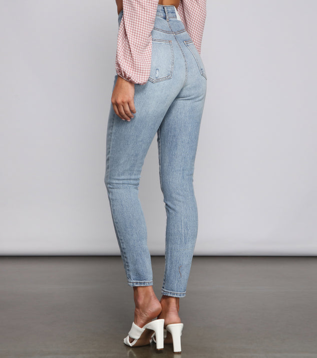 Classic Staple High Rise Skinny Jeans provides a stylish start to creating your best summer outfits of the season with on-trend details for 2023!
