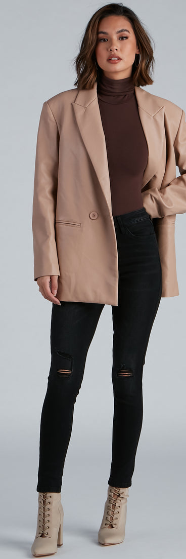 New In Town Mid-Rise Distressed Crop Skinny Jeans provides a stylish start to creating your best summer outfits of the season with on-trend details for 2023!