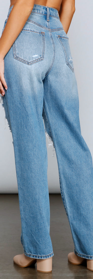So Extra High Rise Destructed Boyfriend Jeans provides a stylish start to creating your best summer outfits of the season with on-trend details for 2023!