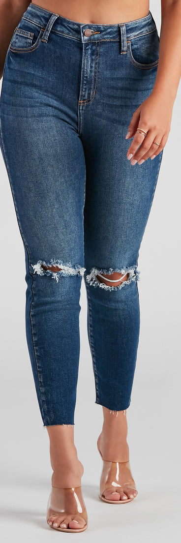 Trendy Distressed High-Rise Ankle Jeans provides a stylish start to creating your best summer outfits of the season with on-trend details for 2023!