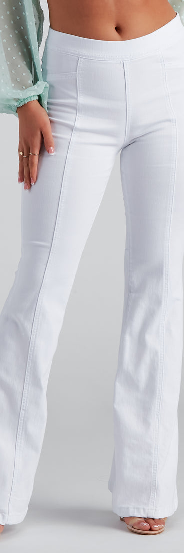 High Rise Flared Denim Jeggings provides a stylish start to creating your best summer outfits of the season with on-trend details for 2023!