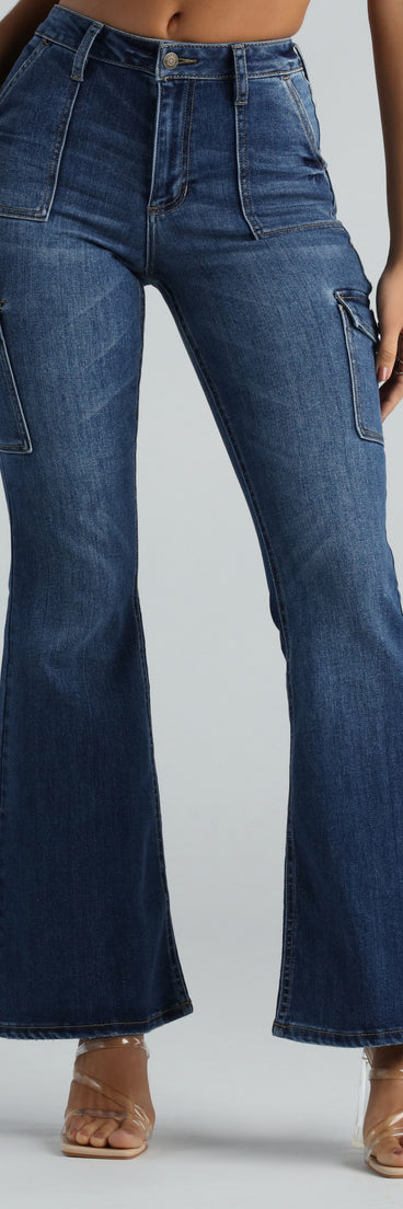 Major Flex High-Rise Cargo Flare Denim Jeans is a fire pick to create a concert outfit, 2024 festival looks, outfits for raves, or to complete your best party outfits or clubwear!