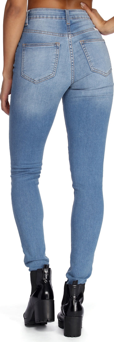 Distressed To Impress Skinny Jeans provides a stylish start to creating your best summer outfits of the season with on-trend details for 2023!