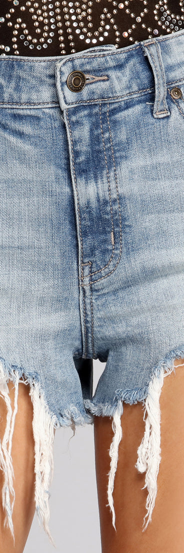 Lulu High Waist Distressed Shorts is a trendy pick to create 2023 festival outfits, festival dresses, outfits for concerts or raves, and complete your best party outfits!