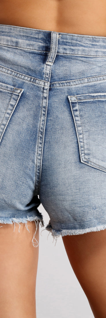 Your Everyday High Rise Denim Shorts provides a stylish start to creating your best summer outfits of the season with on-trend details for 2023!