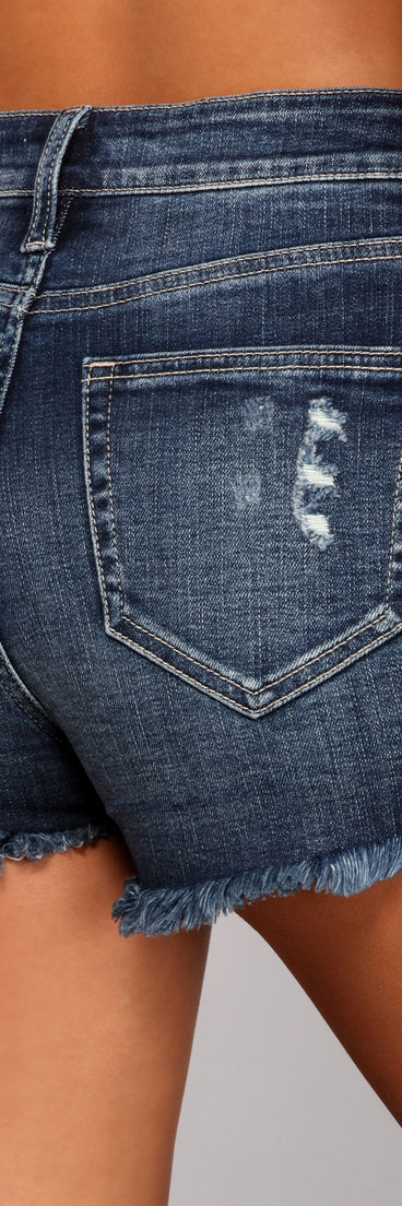 High-Rise Chic Cutoff Denim Shorts provides a stylish start to creating your best summer outfits of the season with on-trend details for 2023!