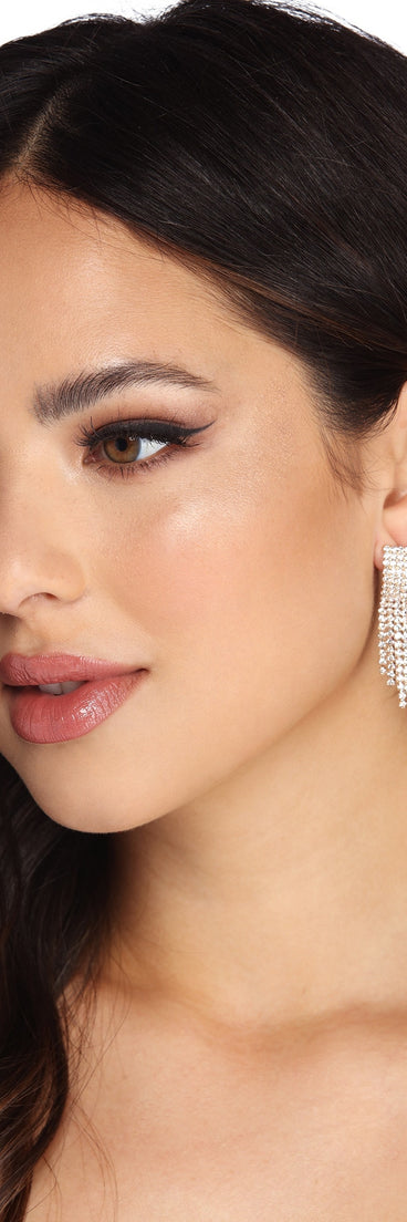 Rhinestone Fringe Earrings is the perfect Homecoming look pick with on-trend details to make the 2023 HOCO dance your most memorable event yet!