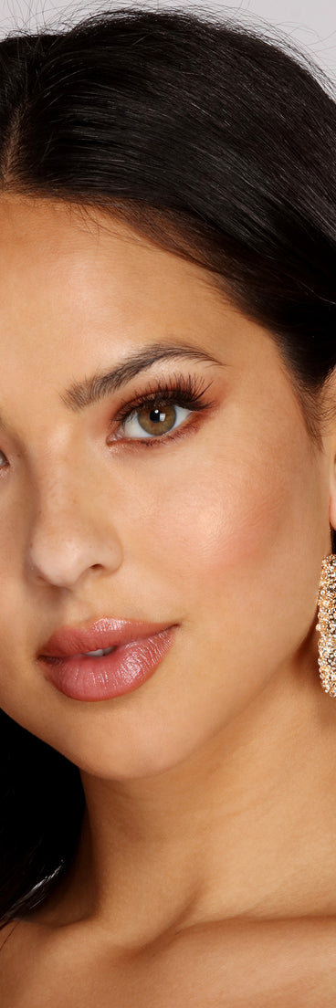 Gold Rush Textured Door Knocker Earrings is the perfect Homecoming look pick with on-trend details to make the 2023 HOCO dance your most memorable event yet!