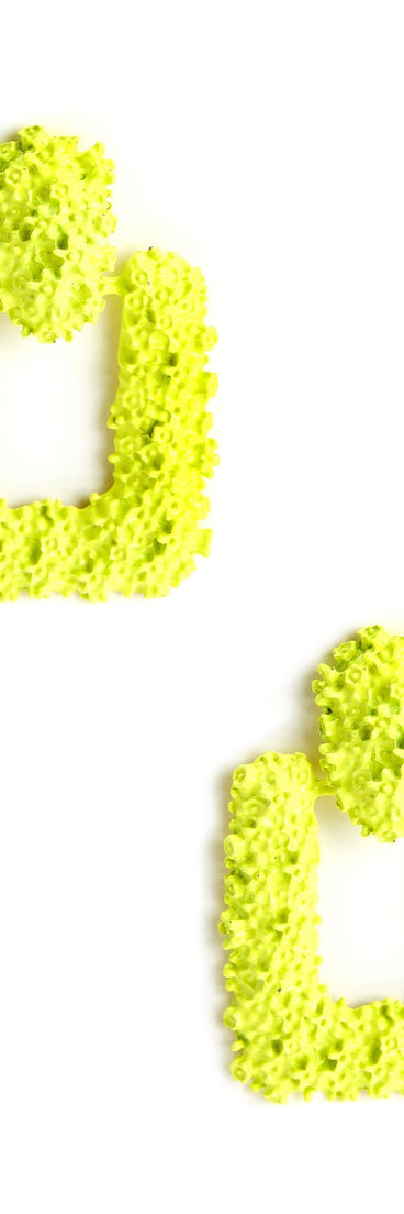 Door Knocker Neon Earrings is a trendy pick to create 2023 festival outfits, festival dresses, outfits for concerts or raves, and complete your best party outfits!