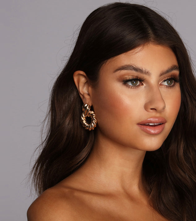 Twist Of Glam Luxe Earrings is the perfect Homecoming look pick with on-trend details to make the 2023 HOCO dance your most memorable event yet!