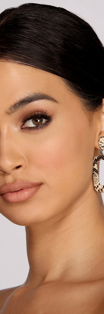 Doorknocker Earrings is the perfect Homecoming look pick with on-trend details to make the 2023 HOCO dance your most memorable event yet!