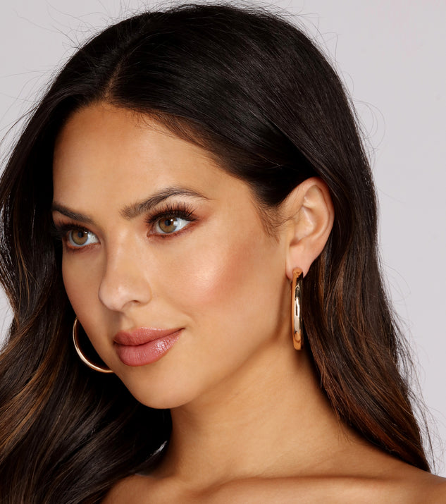 Trendy Tube Hoop Earrings is the perfect Homecoming look pick with on-trend details to make the 2023 HOCO dance your most memorable event yet!