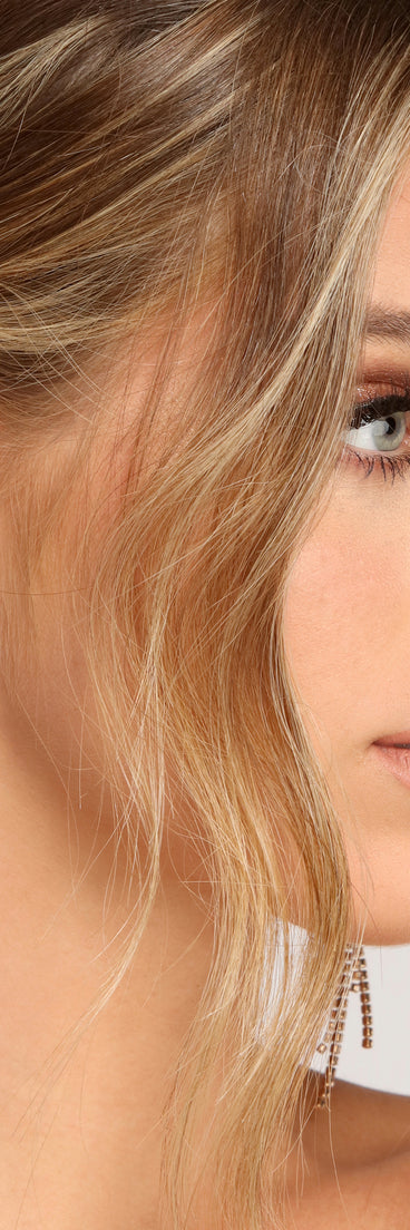 Sparkle And Delight Duster Earrings is the perfect Homecoming look pick with on-trend details to make the 2023 HOCO dance your most memorable event yet!