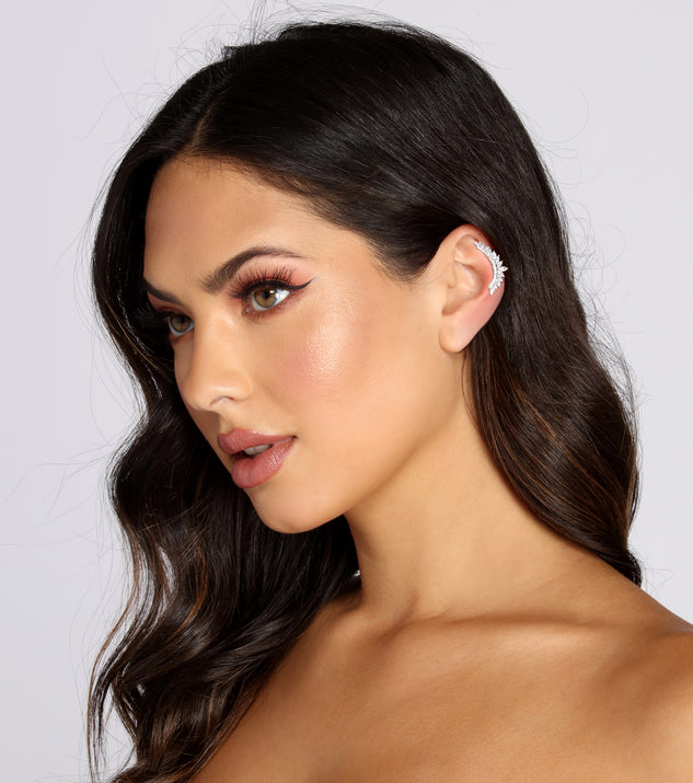Feathered Dainty Cubic Zirconia Ear Crawler is the perfect Homecoming look pick with on-trend details to make the 2023 HOCO dance your most memorable event yet!