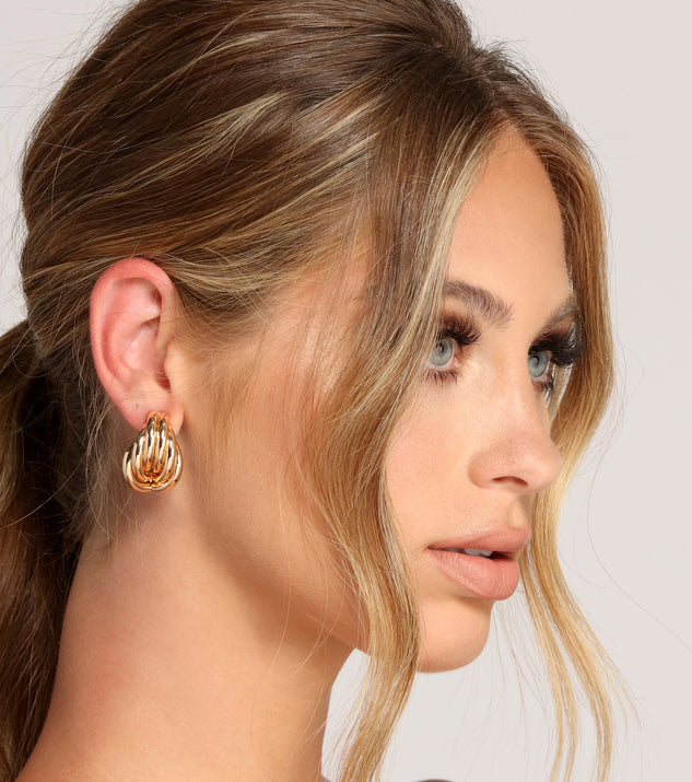 Vintage Inspired Statement Earrings is the perfect Homecoming look pick with on-trend details to make the 2023 HOCO dance your most memorable event yet!