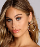 Sleek Door Knocker Earrings is the perfect Homecoming look pick with on-trend details to make the 2023 HOCO dance your most memorable event yet!