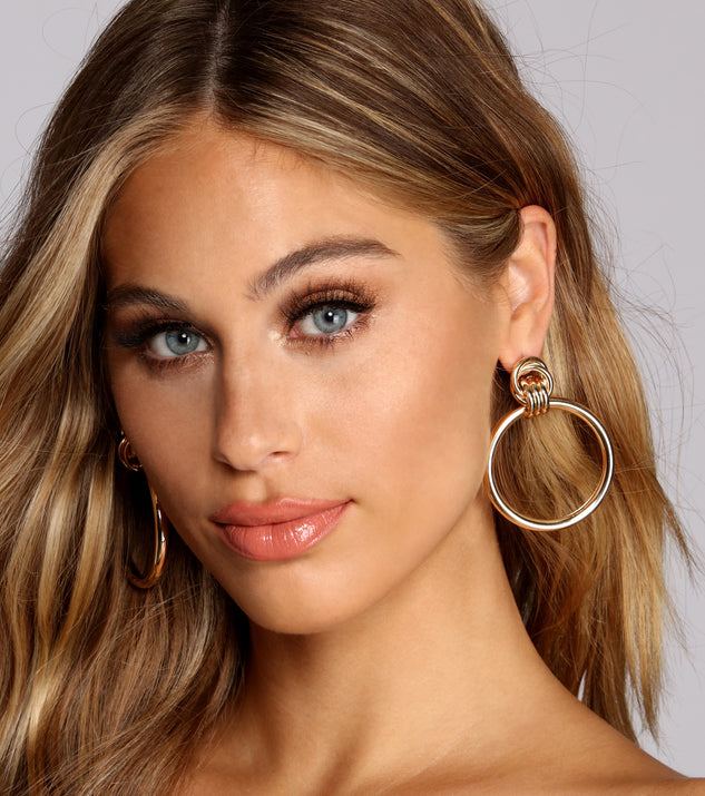 Sleek Door Knocker Earrings is the perfect Homecoming look pick with on-trend details to make the 2023 HOCO dance your most memorable event yet!
