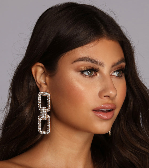 Linked In Rhine Statement Earrings is the perfect Homecoming look pick with on-trend details to make the 2023 HOCO dance your most memorable event yet!