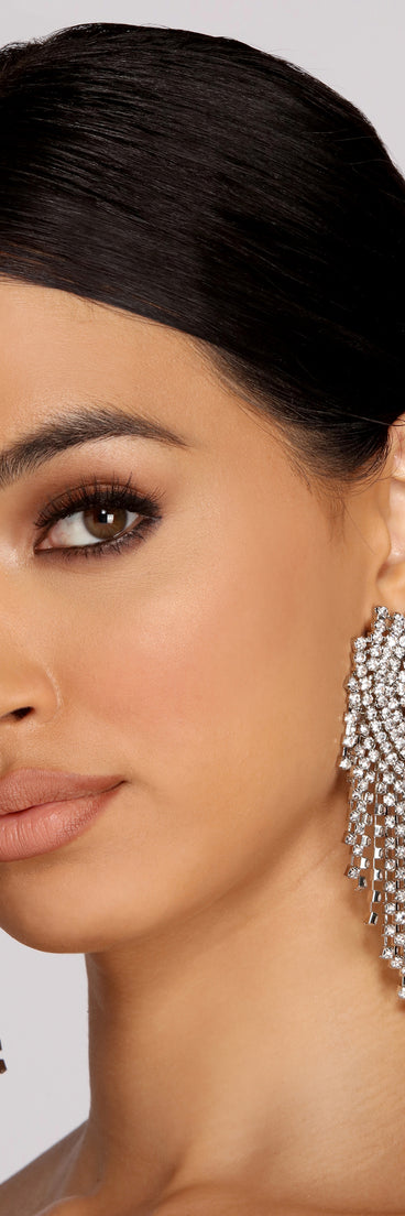 With Bohemian Fringe Rhinestone Earrings as your homecoming jewelry or accessories, your 2023 Homecoming dress look will be fire!