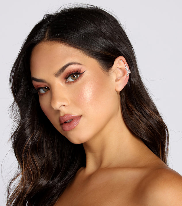 Like A Princess Earrings Set is the perfect Homecoming look pick with on-trend details to make the 2023 HOCO dance your most memorable event yet!