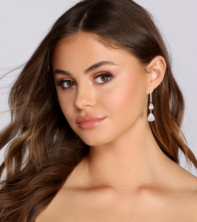 Radiating Teardrop Cubic Zirconia Earrings is the perfect Homecoming look pick with on-trend details to make the 2023 HOCO dance your most memorable event yet!