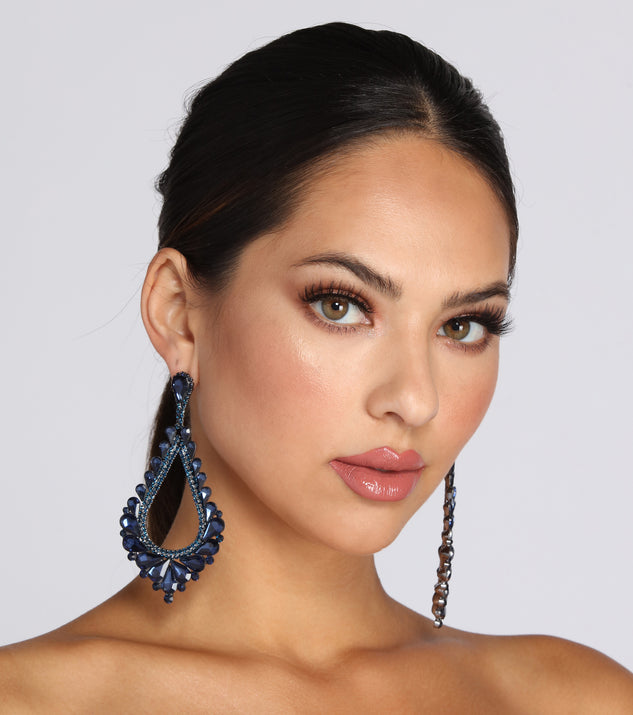 Teardrops On My Drop Earrings is the perfect Homecoming look pick with on-trend details to make the 2023 HOCO dance your most memorable event yet!