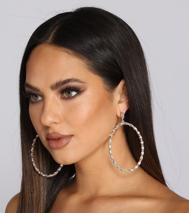 Gleaming Gem Oval Earrings is the perfect Homecoming look pick with on-trend details to make the 2023 HOCO dance your most memorable event yet!