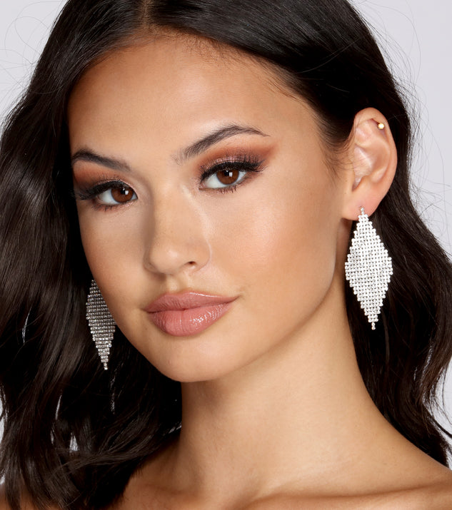 Rhinestone Kite Earrings is the perfect Homecoming look pick with on-trend details to make the 2023 HOCO dance your most memorable event yet!