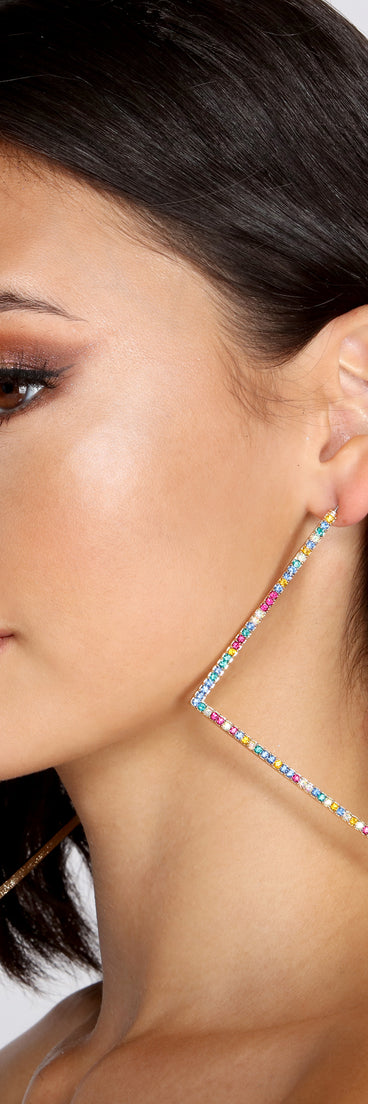 Over-sized Square Hoops is the perfect Homecoming look pick with on-trend details to make the 2023 HOCO dance your most memorable event yet!