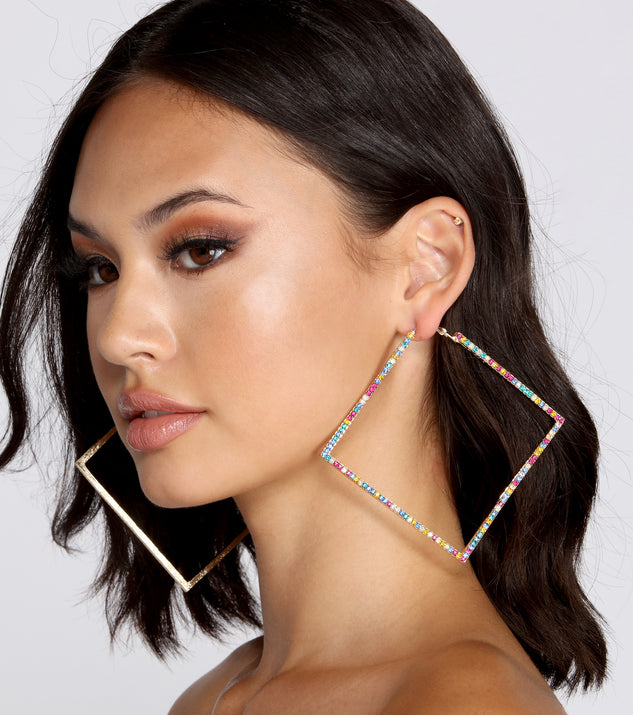 Over-sized Square Hoops is the perfect Homecoming look pick with on-trend details to make the 2023 HOCO dance your most memorable event yet!