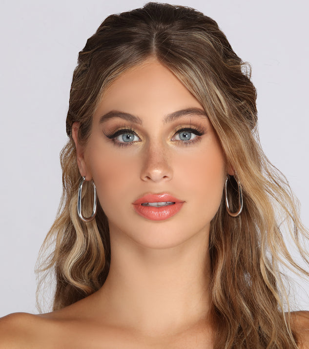 Trendy Oval Hoop Earrings is the perfect Homecoming look pick with on-trend details to make the 2023 HOCO dance your most memorable event yet!