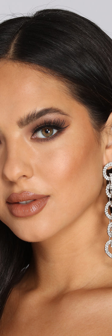 Mod Rhinestone Dusters is the perfect Homecoming look pick with on-trend details to make the 2023 HOCO dance your most memorable event yet!