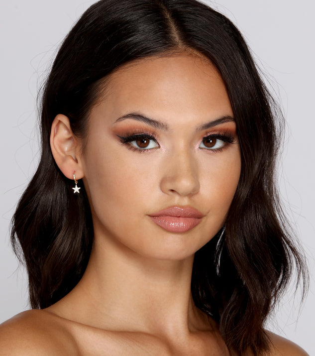 Star Shine Rhinestone Earrings is the perfect Homecoming look pick with on-trend details to make the 2023 HOCO dance your most memorable event yet!