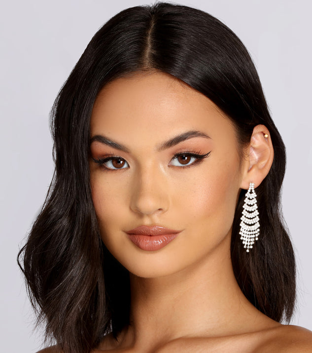 Sophisticated Rhinestone Duster Earrings is the perfect Homecoming look pick with on-trend details to make the 2023 HOCO dance your most memorable event yet!