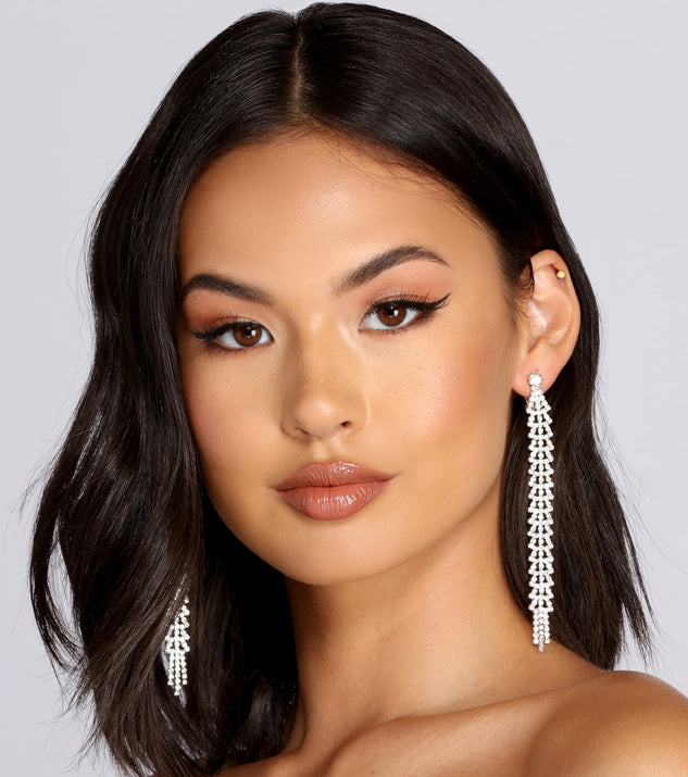 Glam Rhinestone Duster Earrings is the perfect Homecoming look pick with on-trend details to make the 2023 HOCO dance your most memorable event yet!