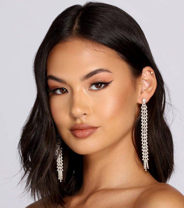 Glam Rhinestone Duster Earrings is the perfect Homecoming look pick with on-trend details to make the 2023 HOCO dance your most memorable event yet!
