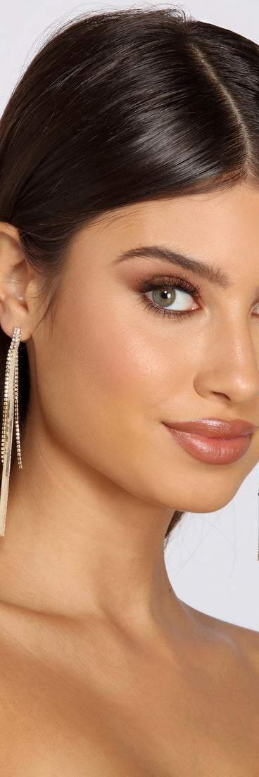 So Fine Rhinestone Duster Earrings is the perfect Homecoming look pick with on-trend details to make the 2023 HOCO dance your most memorable event yet!