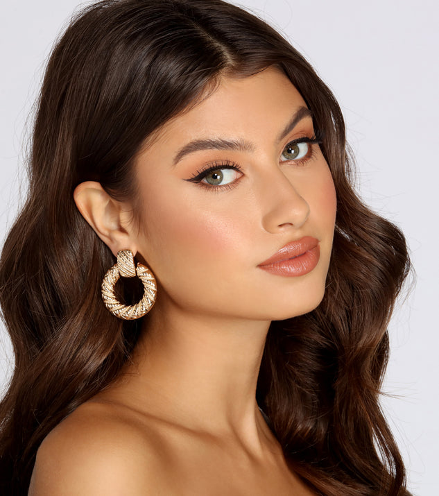 Quilted O-Ring Door Knocker Earrings is the perfect Homecoming look pick with on-trend details to make the 2023 HOCO dance your most memorable event yet!