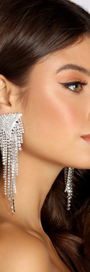 Living For Fringe Rhinestone Earrings is a trendy pick to create 2023 festival outfits, festival dresses, outfits for concerts or raves, and complete your best party outfits!