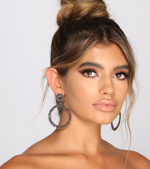 Dress It Up Drop Hoop Earrings is the perfect Homecoming look pick with on-trend details to make the 2023 HOCO dance your most memorable event yet!