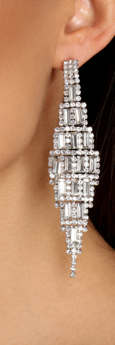 Born For It Baguette Rhinestone Kite Earrings is the perfect Homecoming look pick with on-trend details to make the 2023 HOCO dance your most memorable event yet!